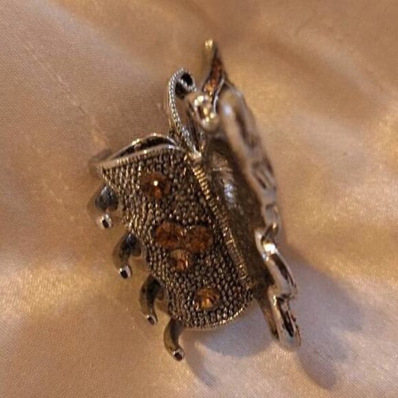 Butterfly Bulldog Hair Clip - Picture 3 of 3